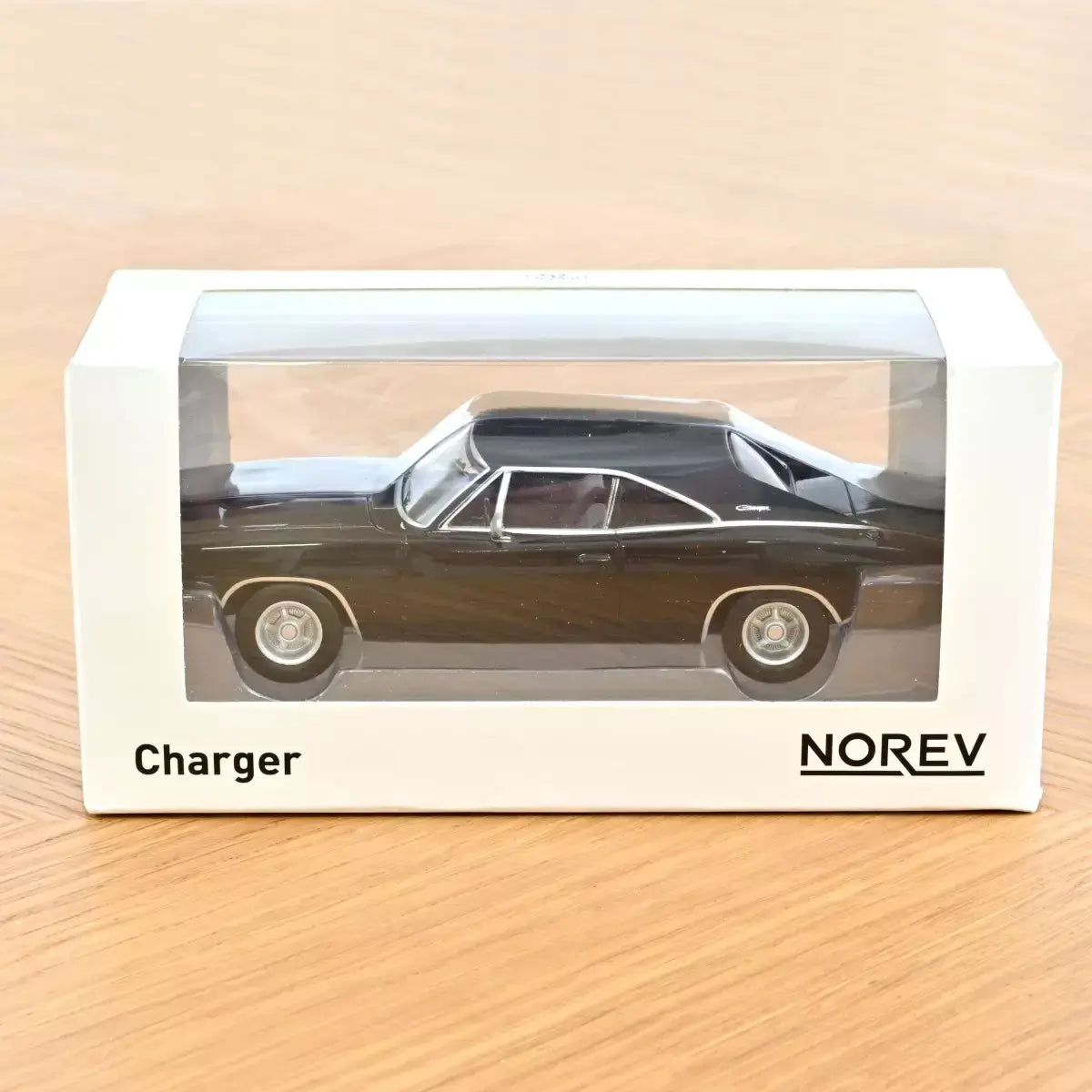 Voiture miniature 1/43 Dodge Charger 1968 Noir Jet-car Norev display