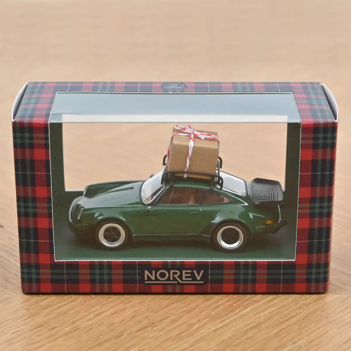 Voiture miniature 1/43 Porsche 911 Turbo 1978 Noël Jet-car Norev 750070