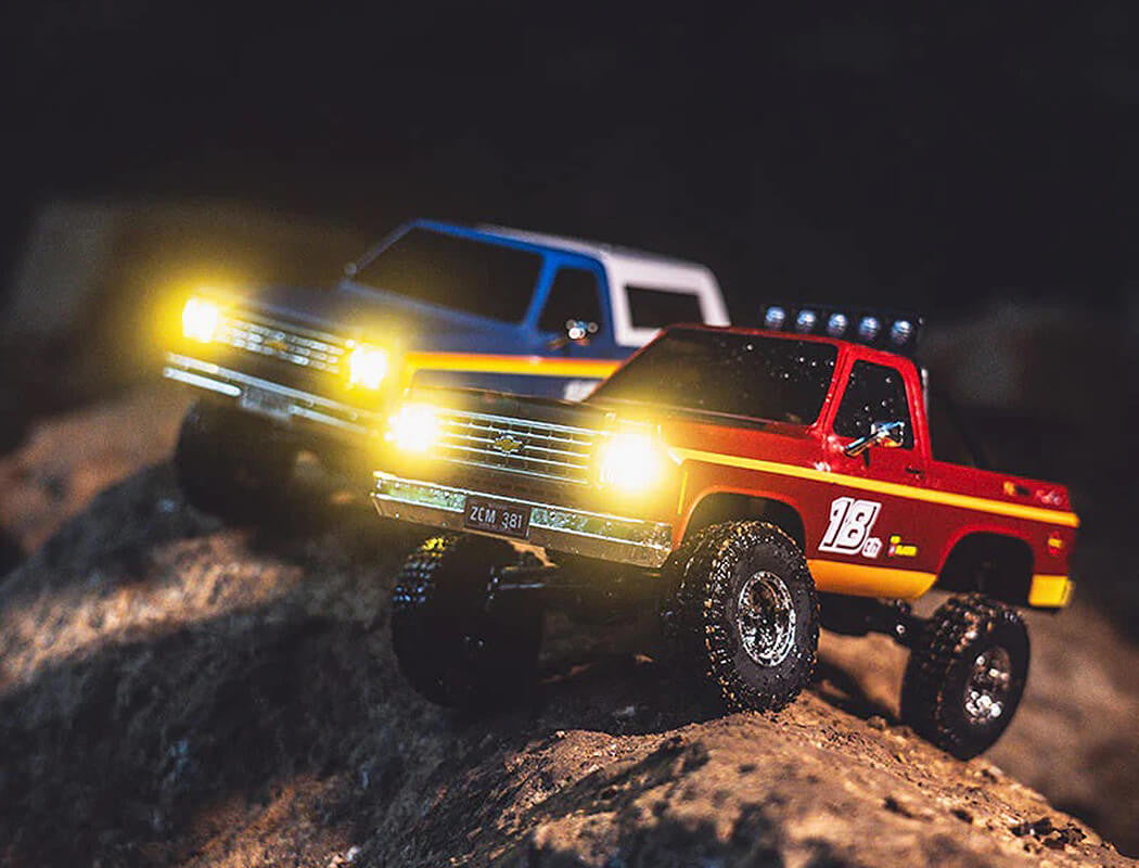 Petit crawler FMS 1/24 FCX24 Chevrolet K5 Blazer pro RTR bleu - FMS12403PRORTRBU - Breizh Modélisme.