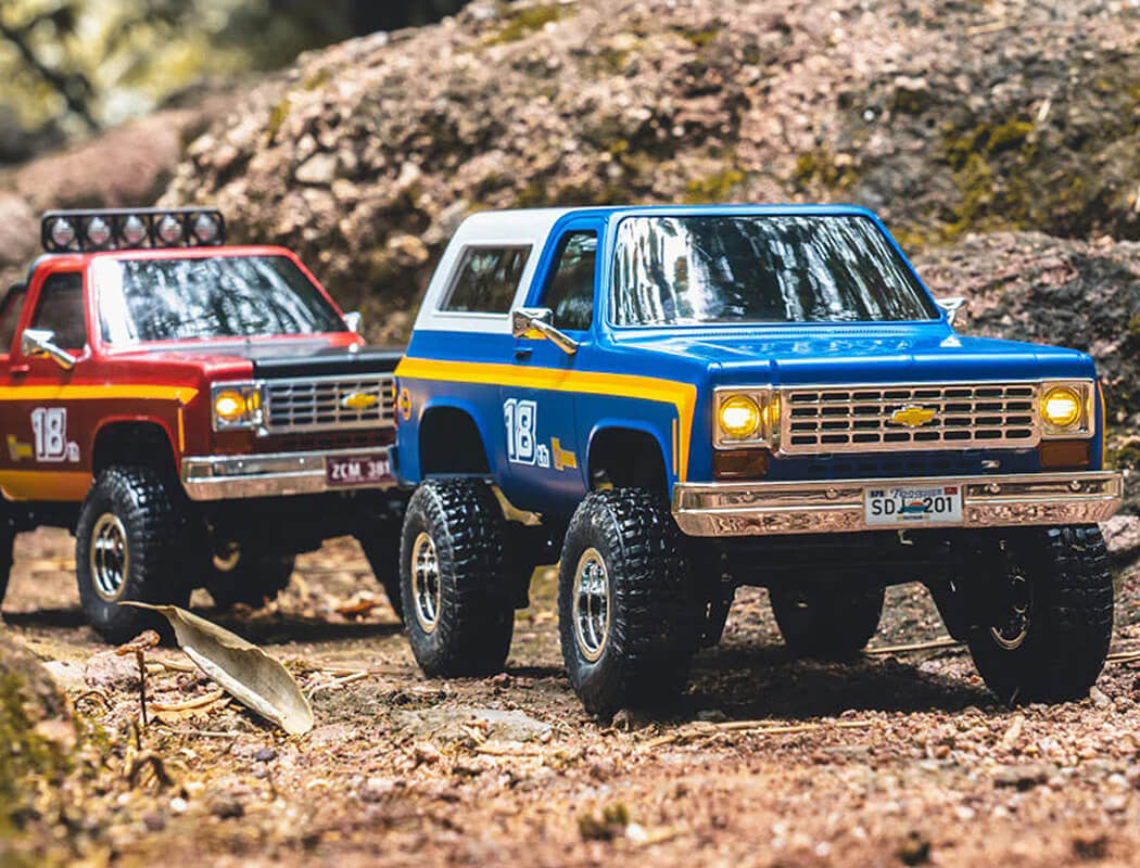 Petit crawler FMS 1/24 FCX24 Chevrolet K5 Blazer pro RTR bleu - FMS12403PRORTRBU - Breizh Modélisme.