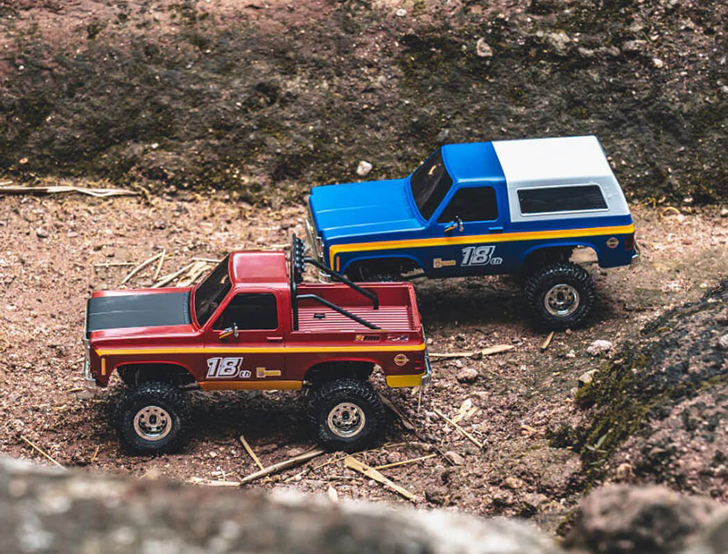 Petit crawler FMS 1/24 FCX24 Chevrolet K5 Blazer pro RTR bleu - FMS12403PRORTRBU - Breizh Modélisme.