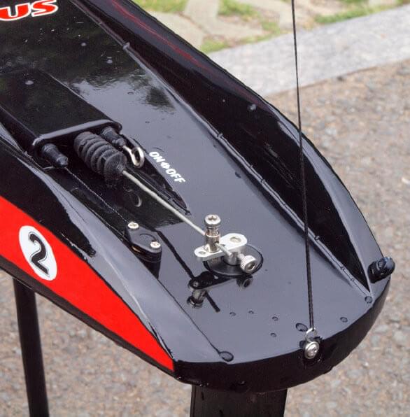 Voilier Radiocommandé Focus V3 RTR - 1 mètre - 2.4Ghz - Joysway 8812 V3 rouge - Breizh Modélisme.