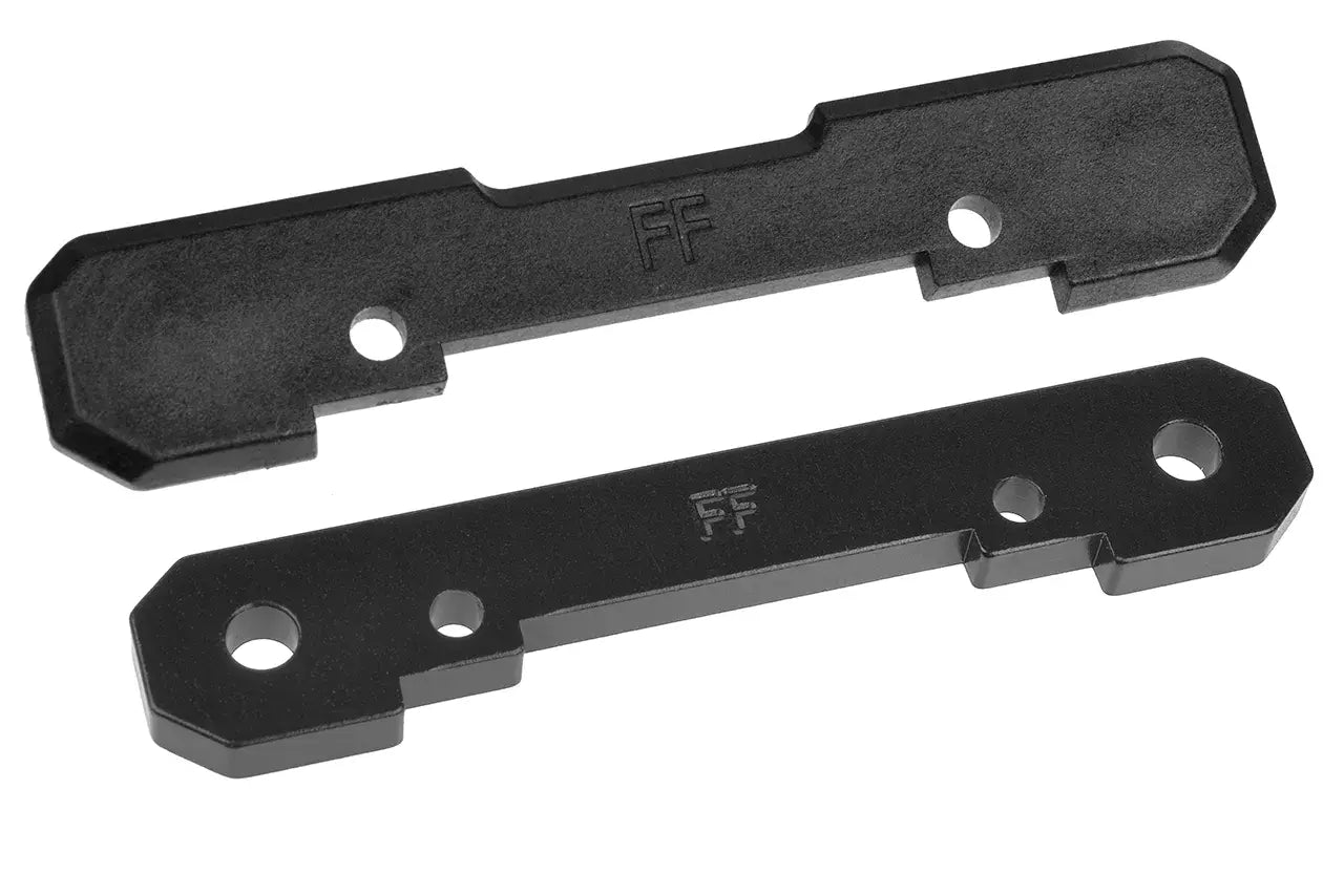 Support de bras de suspension avant aluminium 4 mm et cache (1 jeu) - C-00180-974 - Breizh Modélisme.