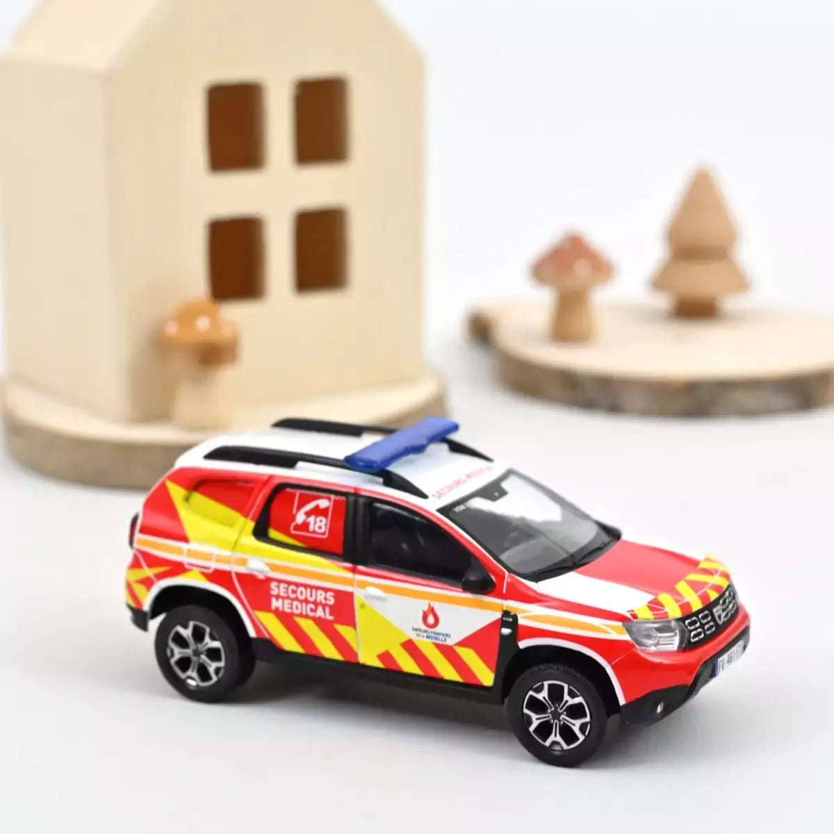 Voiture miniature collection 1/43 Dacia Duster 2020 Pompiers - Secours Medical 57 Norev 509050