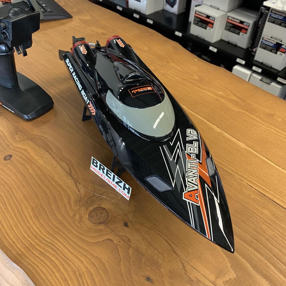 Bateau télécommandé électrique Brushless 55+km/h AVANTI BL V2 - Breizh Modélisme.