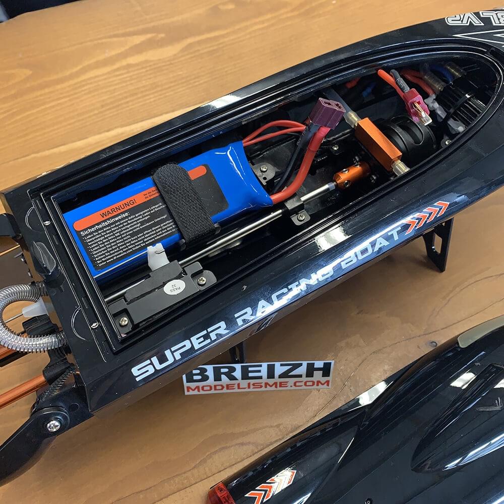 Bateau télécommandé électrique Brushless 55+km/h AVANTI BL V2 - Breizh Modélisme.