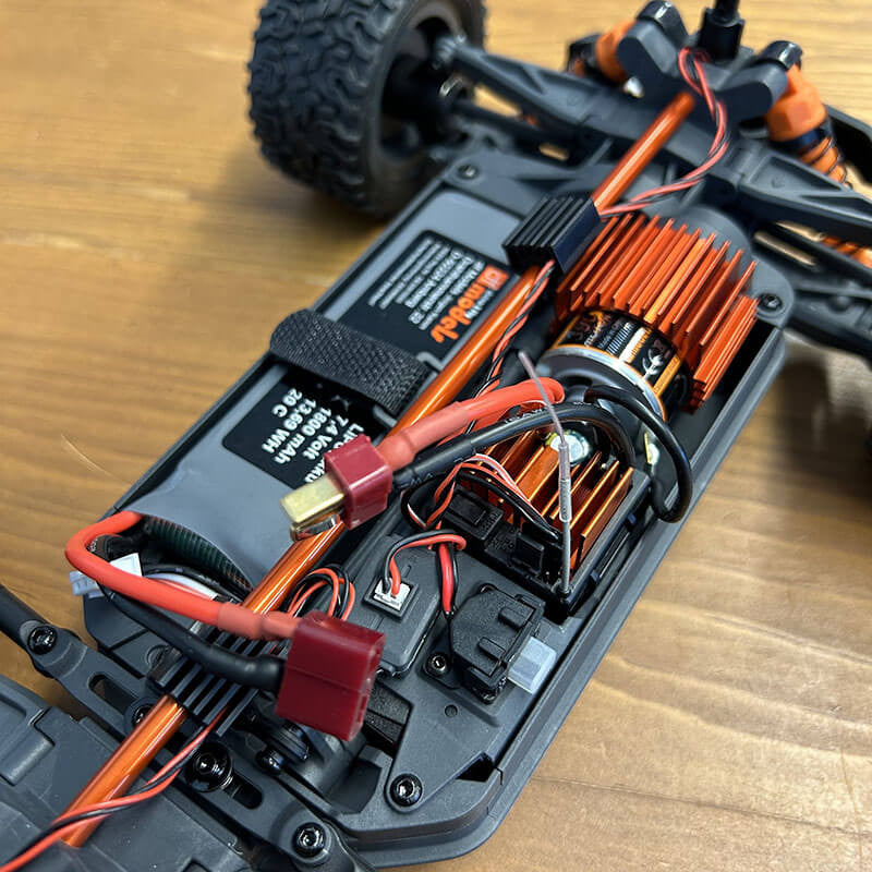 DF Models FastTruckTout Terrain RTR 1/16 vitesse 45km/h 3136 - Breizh Modélisme.