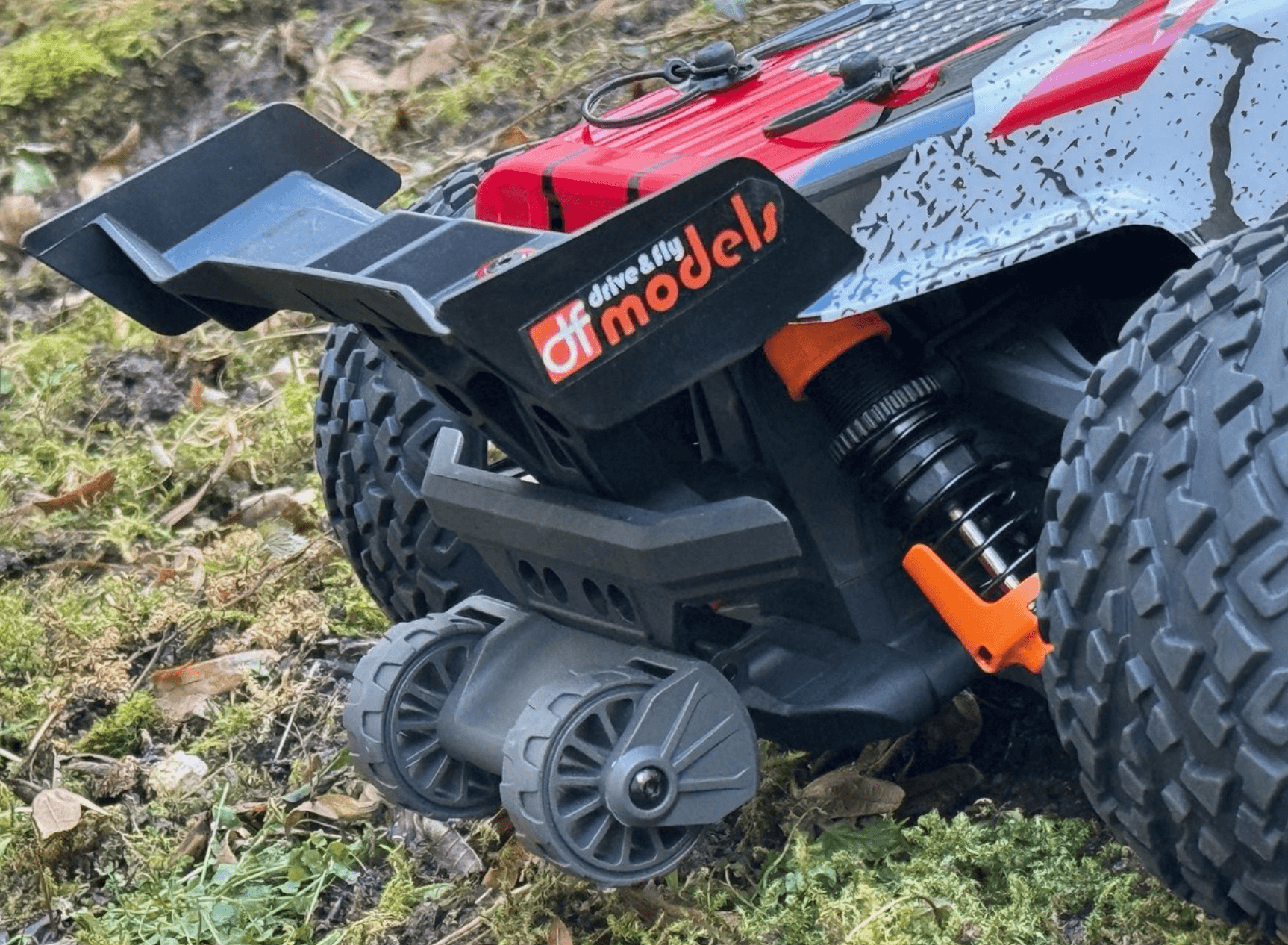 DF Models Truggy Z-10 Competition 1/8 Brushless RTR 70km/h - 3146 - Breizh Modélisme.