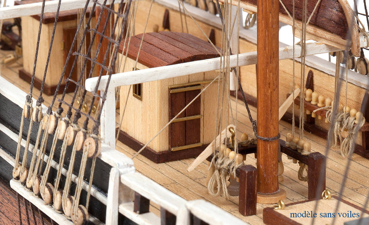 Occre 12006B Maquette Bateau Bois ESSEX Basic - Breizh Modélisme