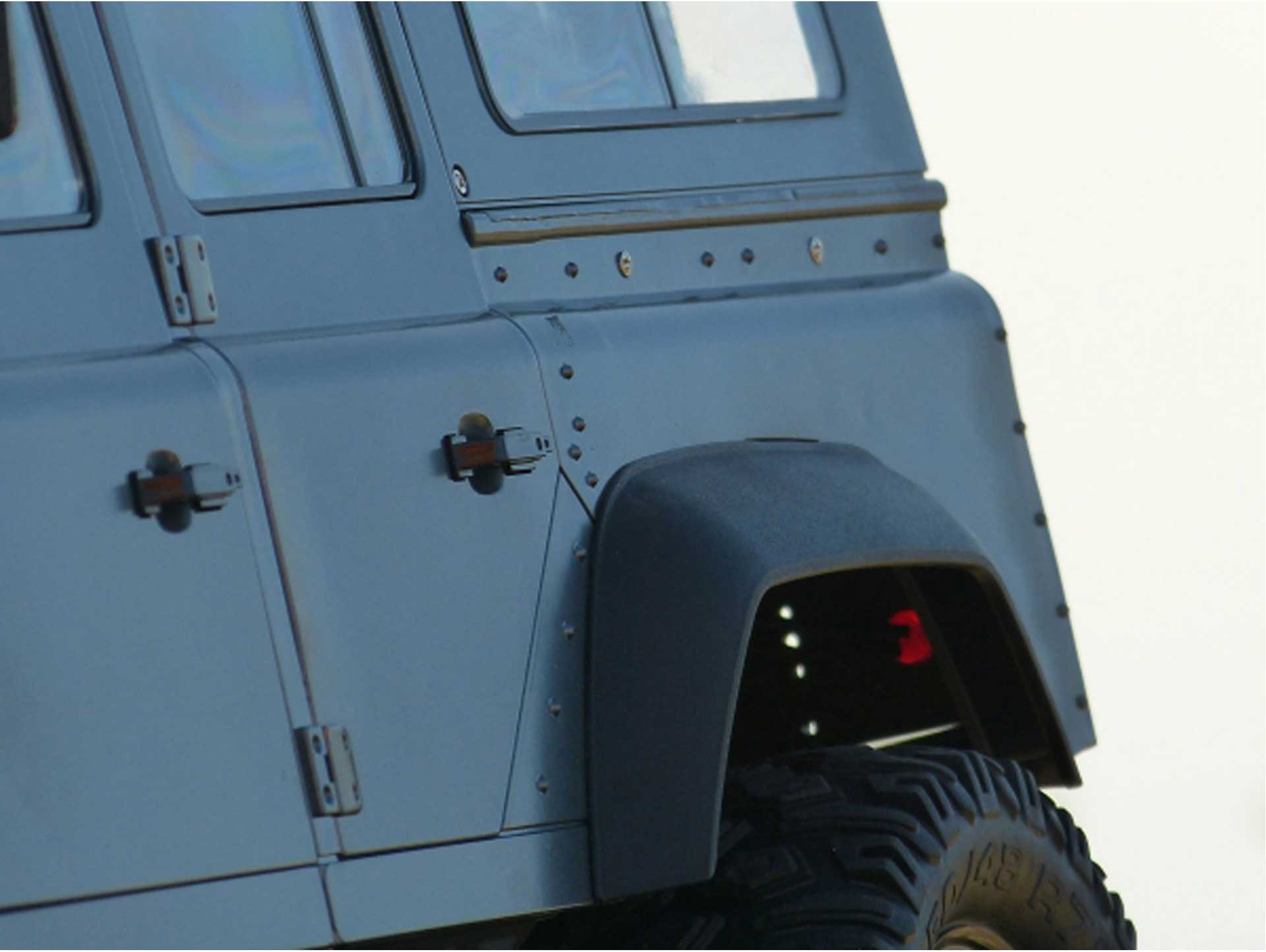 Crawler Land rover Defender Crawler 4WD 1:8 RTR FM101 - Breizh Modélisme.