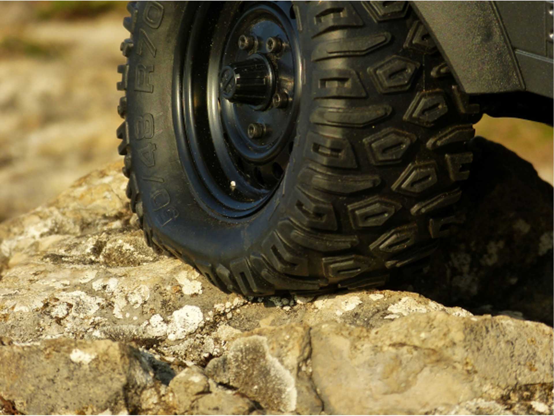 Crawler Land rover Defender Crawler 4WD 1:8 RTR FM101 - Breizh Modélisme.