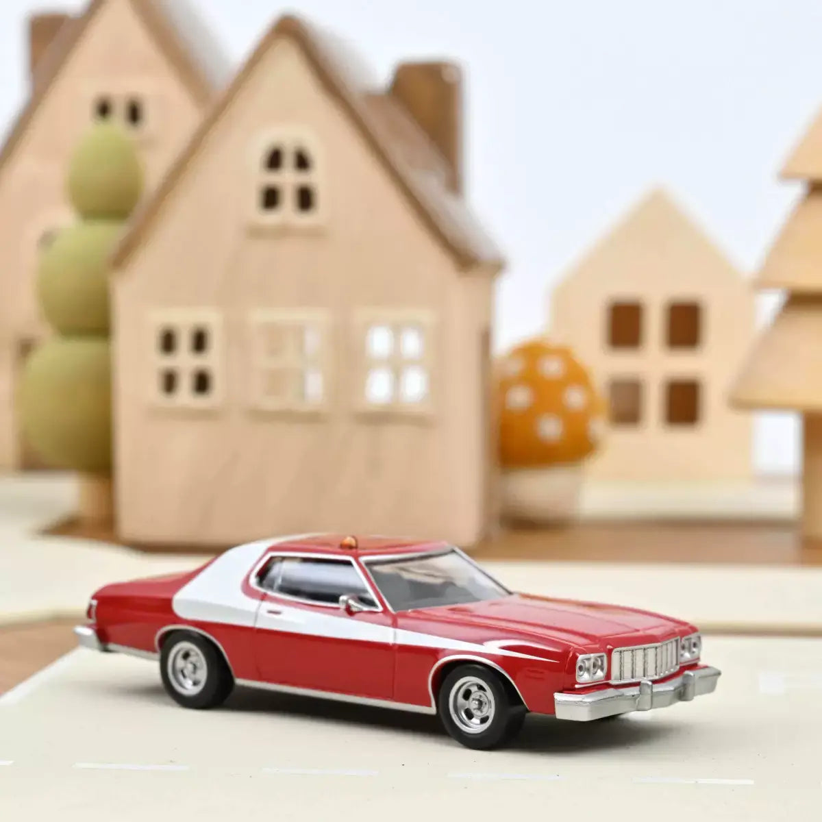 Voiture miniature 1/43 Ford Gran Torino 1975 Starsky et Hutch Norev Display
