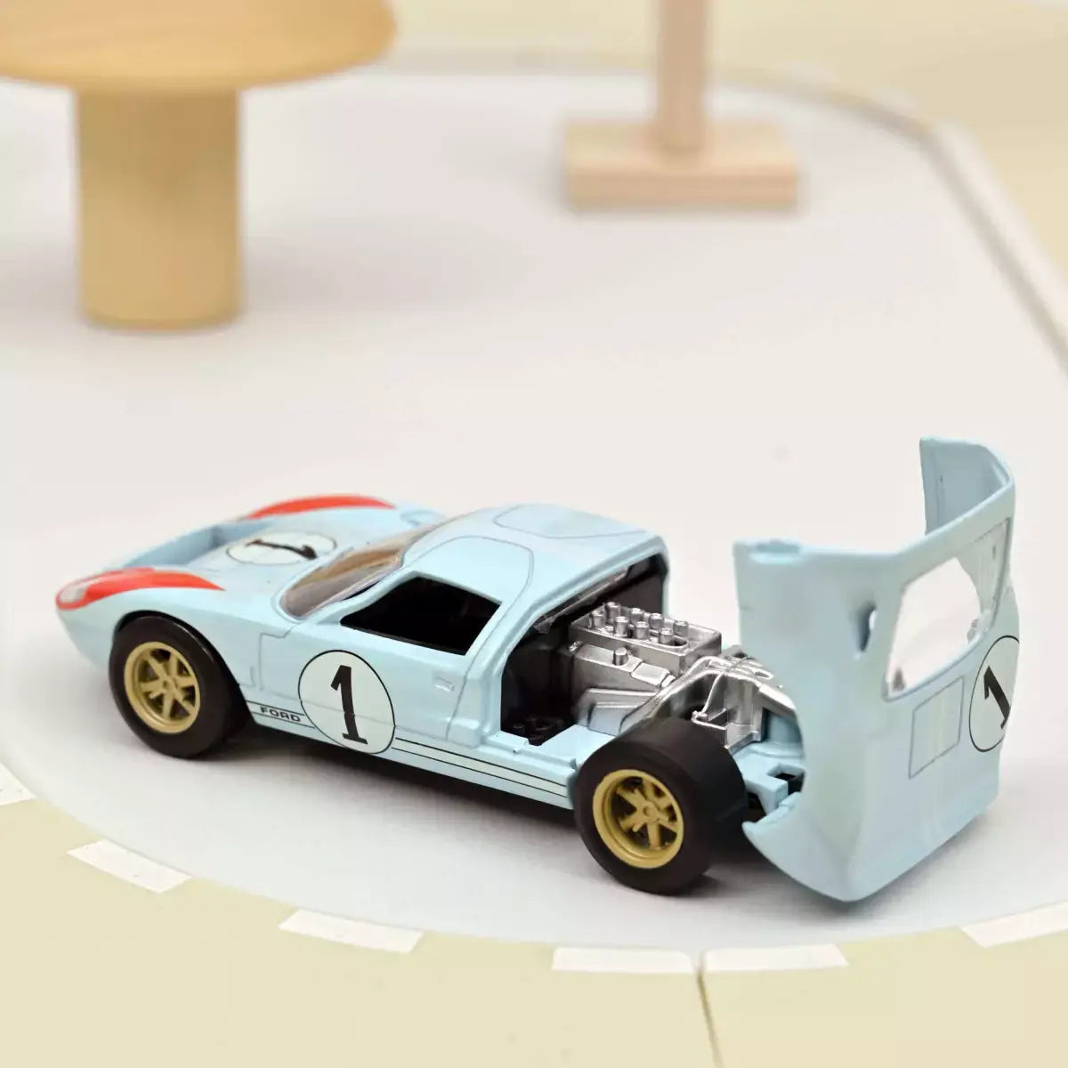 Voiture miniature 1/43 Porsche 911 GTS 2024 Gris Argent polaire Jet-car Norev - Breizh Modélisme.