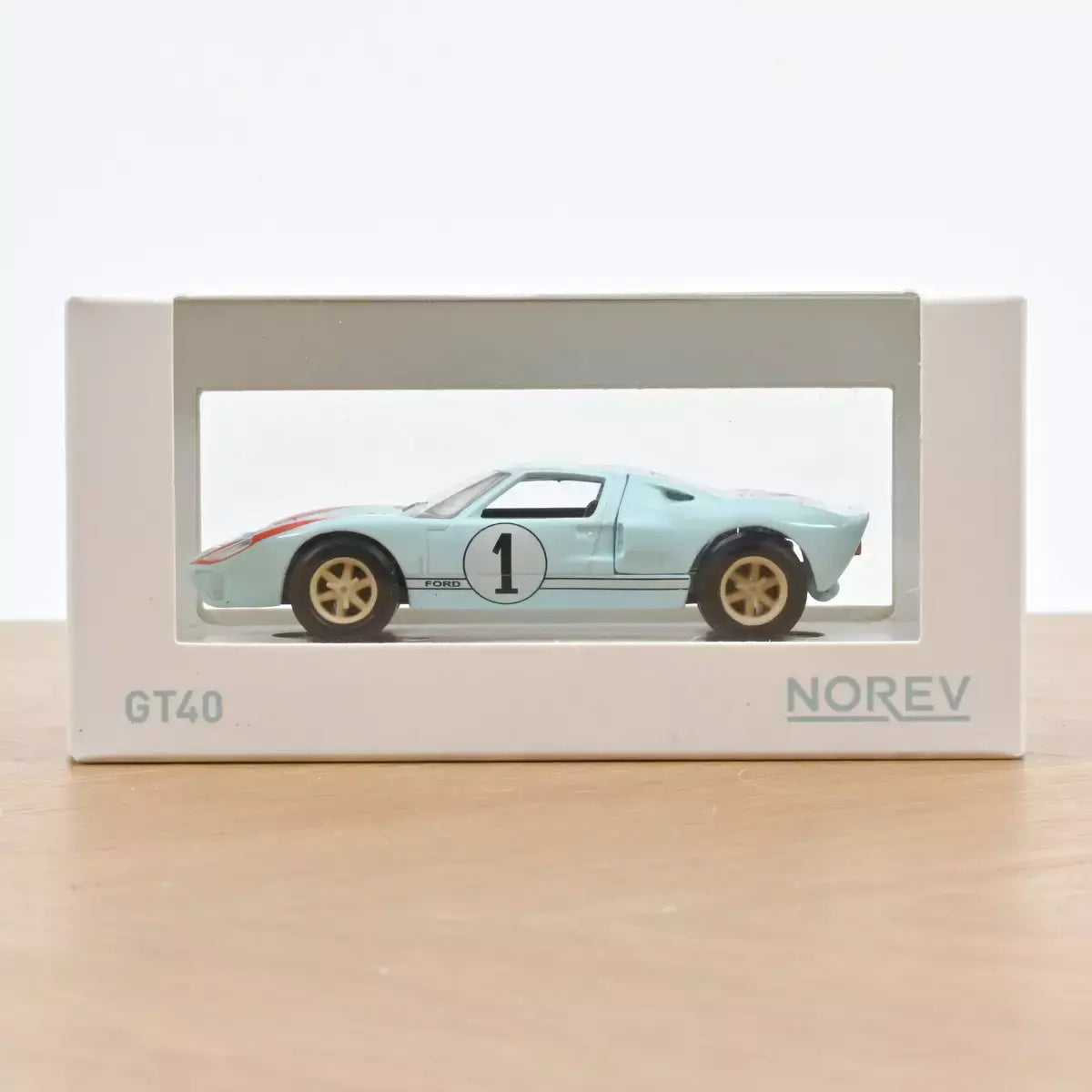 Voiture miniature 1/43 Porsche 911 GTS 2024 Gris Argent polaire Jet-car Norev - Breizh Modélisme.