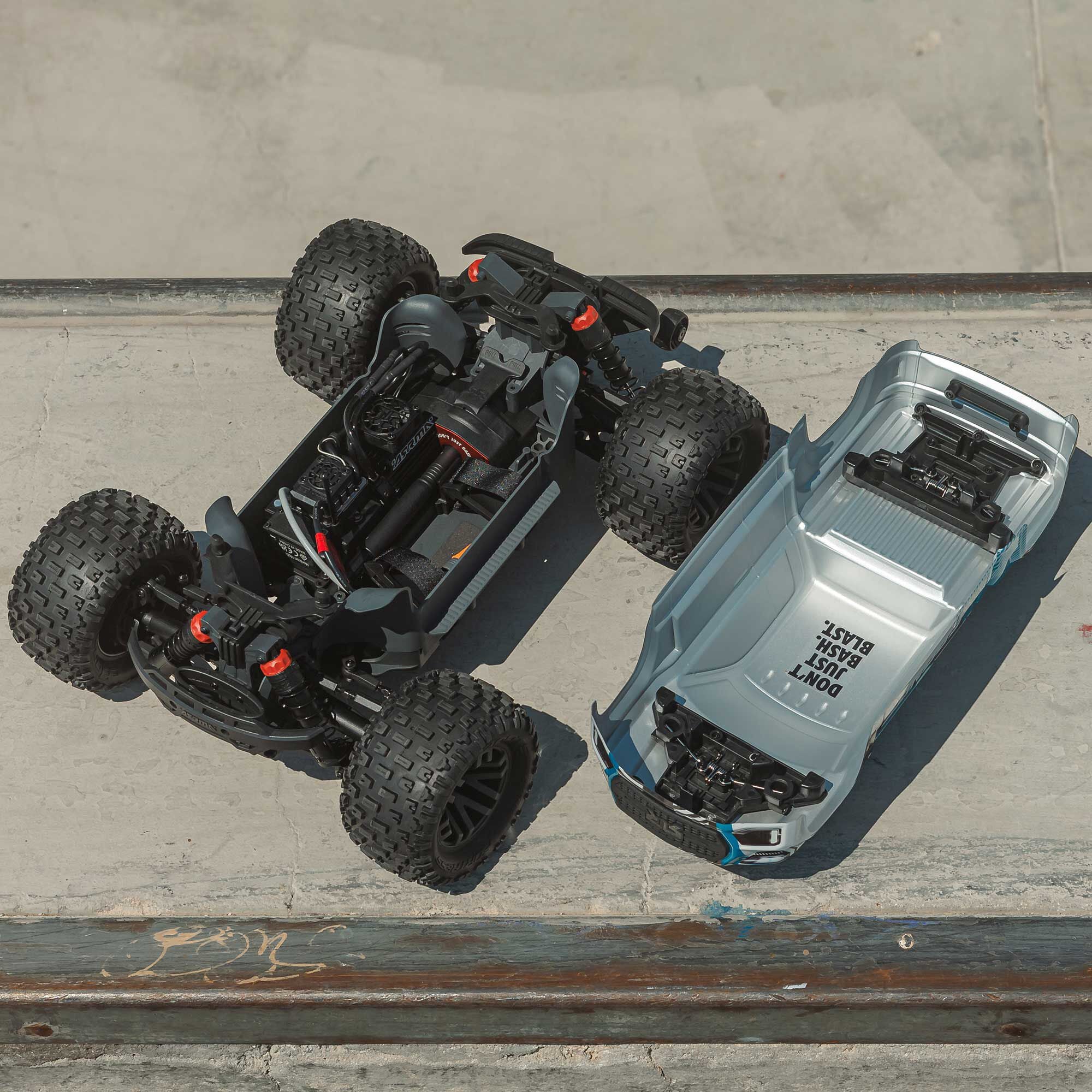 Arrma Monster Truck brushless GRANITE 223S DSC 4X4 RTR 1/10 rouge - ARA4302V4T2 - Breizh Modélisme.