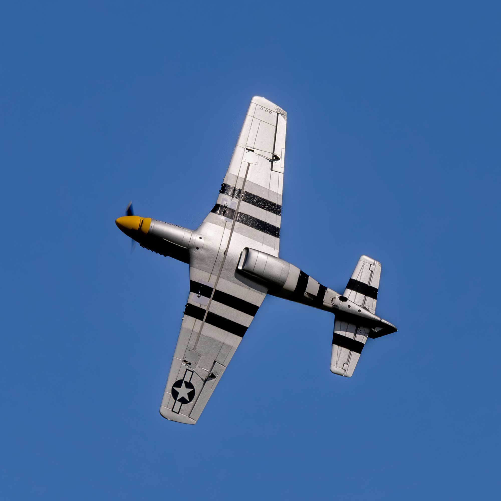 Avion E-Flite P-51D Mustang 1,0 m BNF Basic avec AS3X+ et SAFE EFL02650 - Breizh Modélisme.