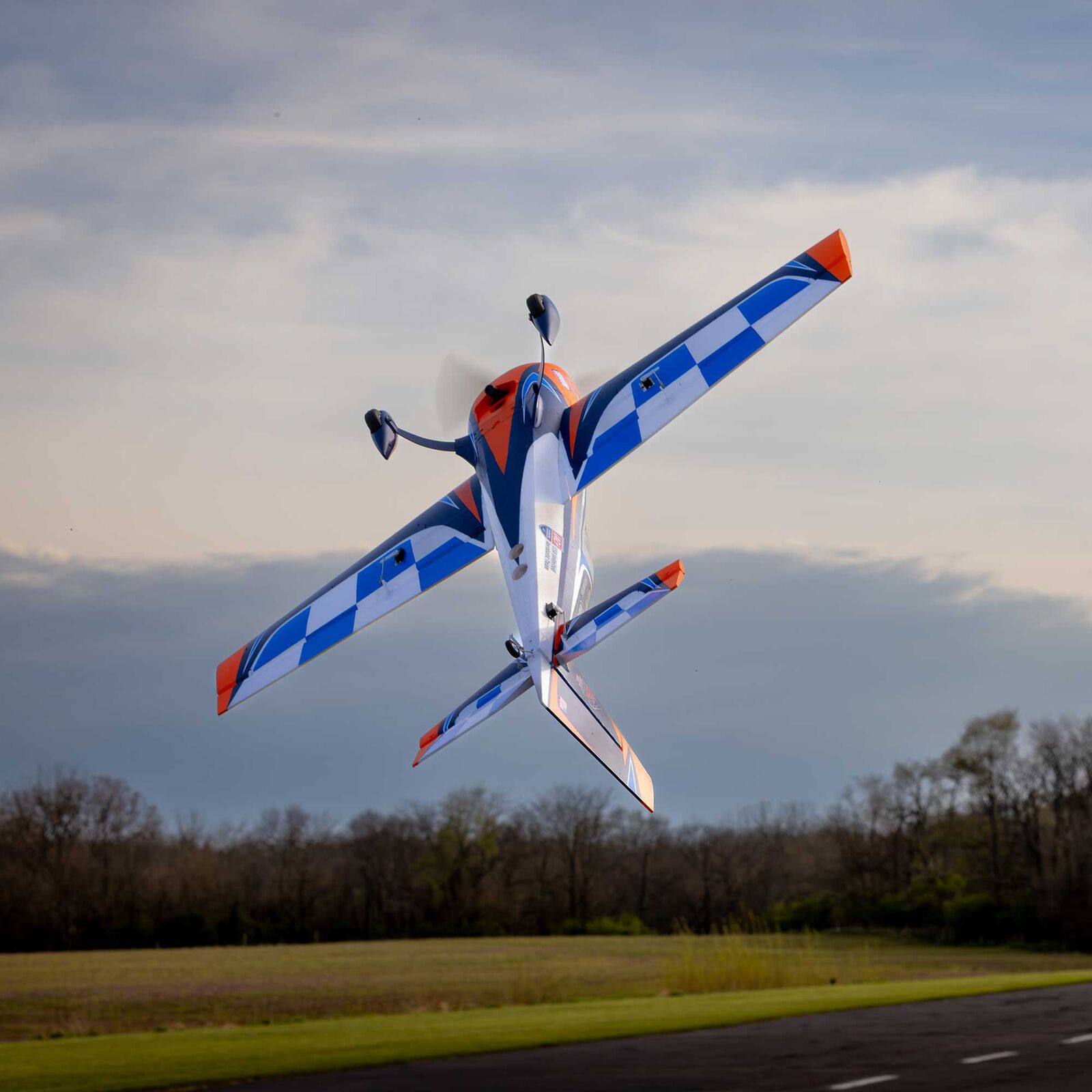 Avion RC E-Flite Extra 330 1,3 m BNF Basic avec AS3X et SAFE - EFL05050 - Breizh Modélisme.