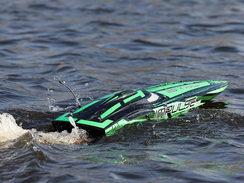 Bateau Télécommandé ProBoat Impulse 32 Brushless Deep-V RTR vert - Breizh Modélisme.