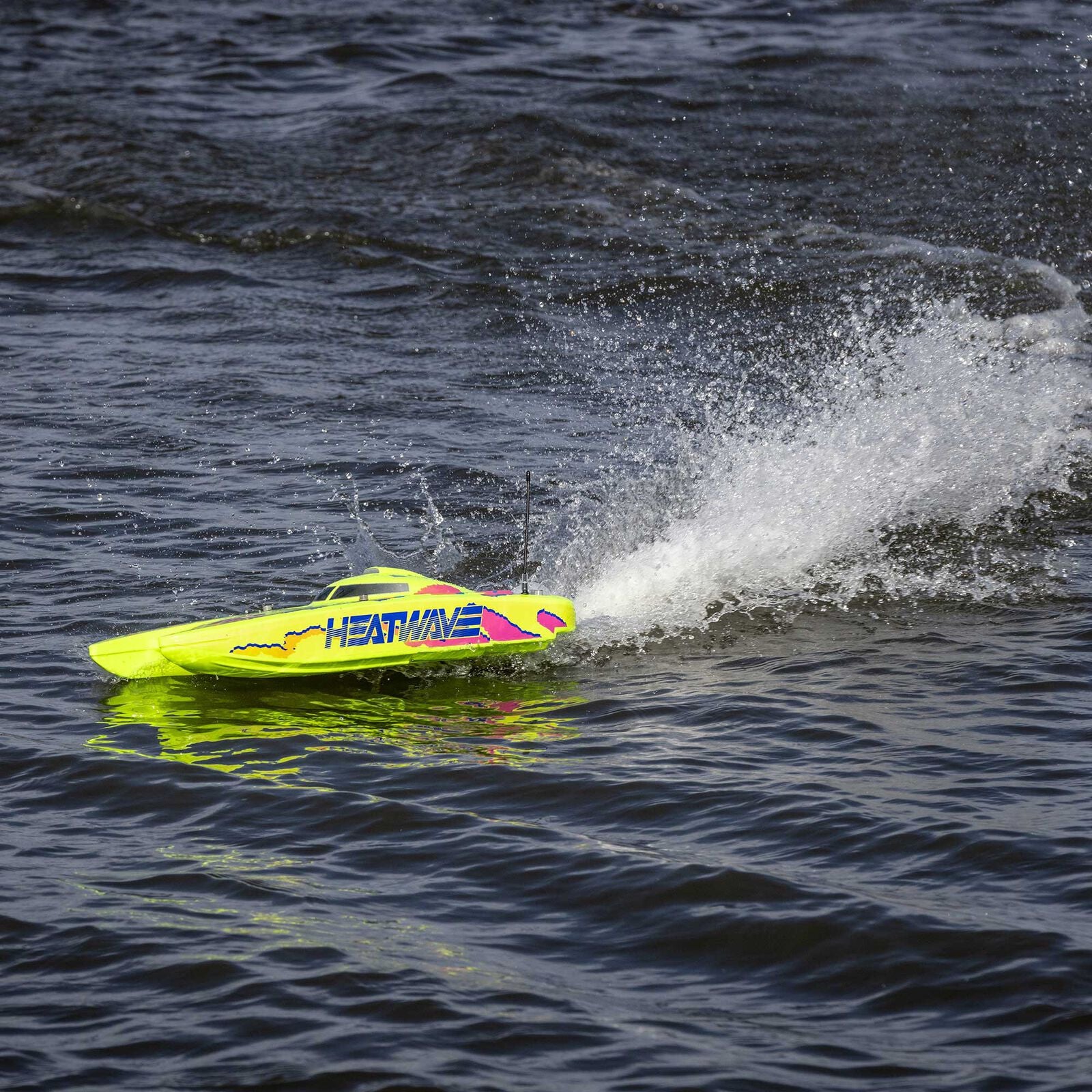 Catamaran Blackjack 24 V2 Brushless RTR - PRB08049T1" - Breizh Modélisme.