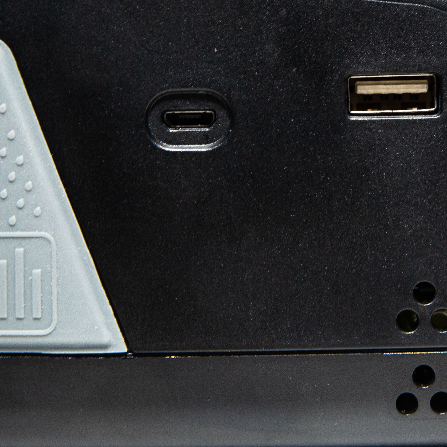 Chargeur intelligent S2200 G2 AC 2x200W International - SPMXC2010I - Breizh Modélisme.