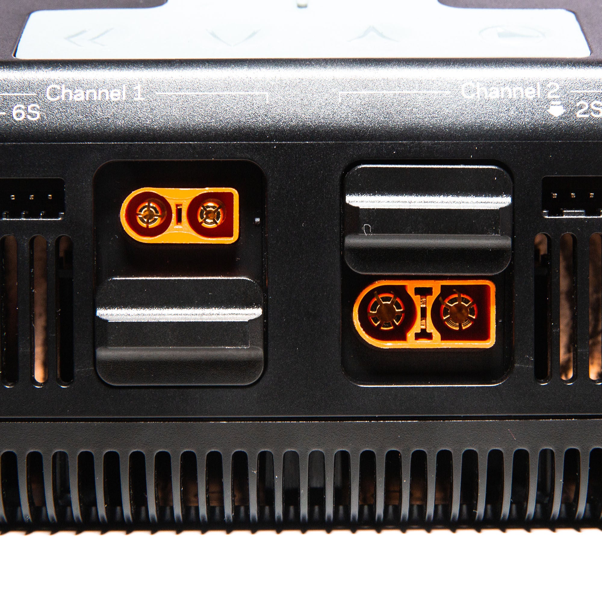 Chargeur intelligent S2200 G2 AC 2x200W International - SPMXC2010I - Breizh Modélisme.