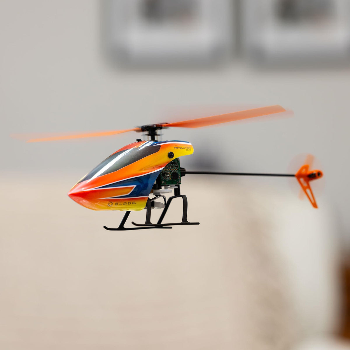 Hélicoptère Revolution 90 FP RTF avec SAFE - BLH01100 - Breizh Modélisme.