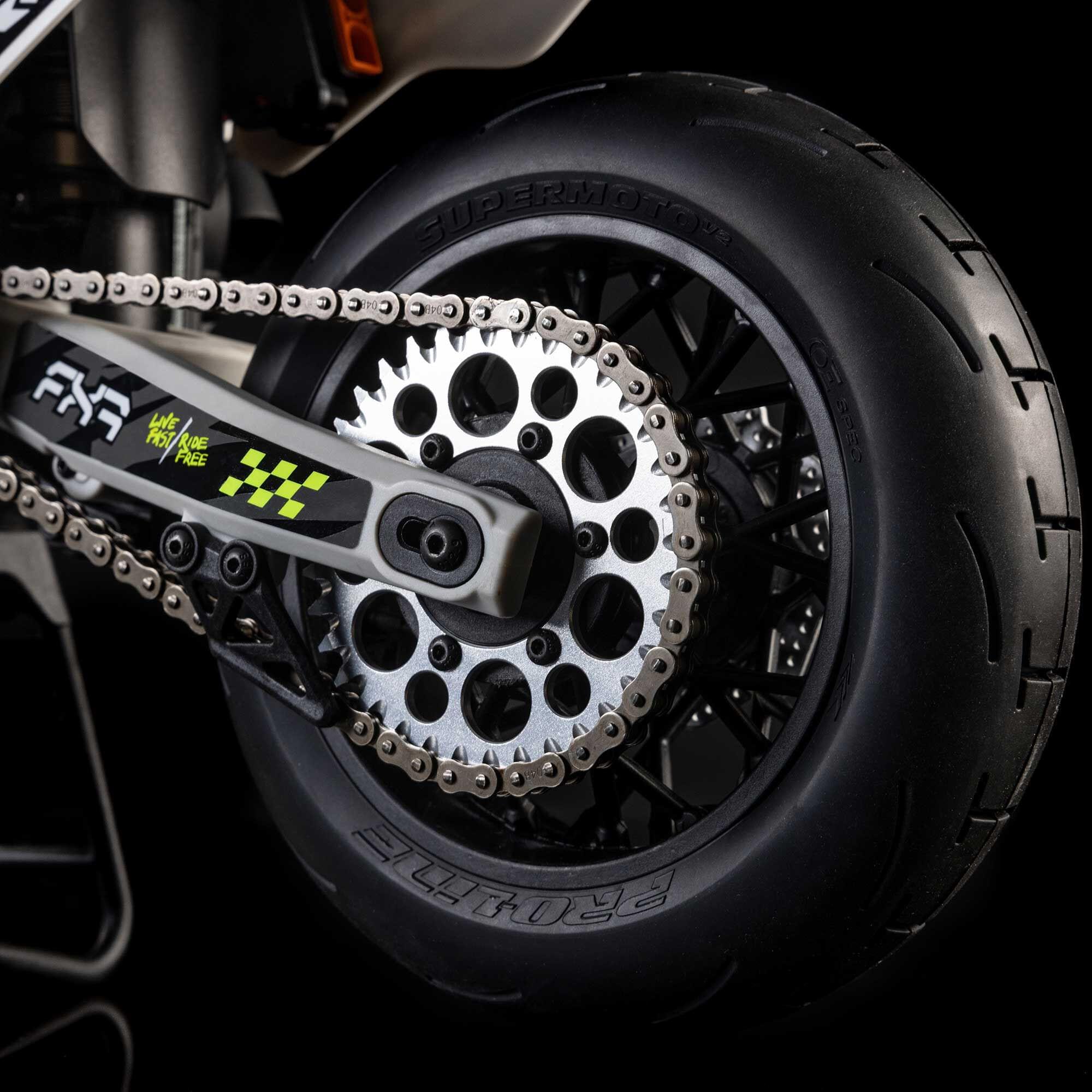 Moto RC Losi 1/4 Promoto-SM FXR RTR blanc - LOS-2272 - Breizh Modélisme.