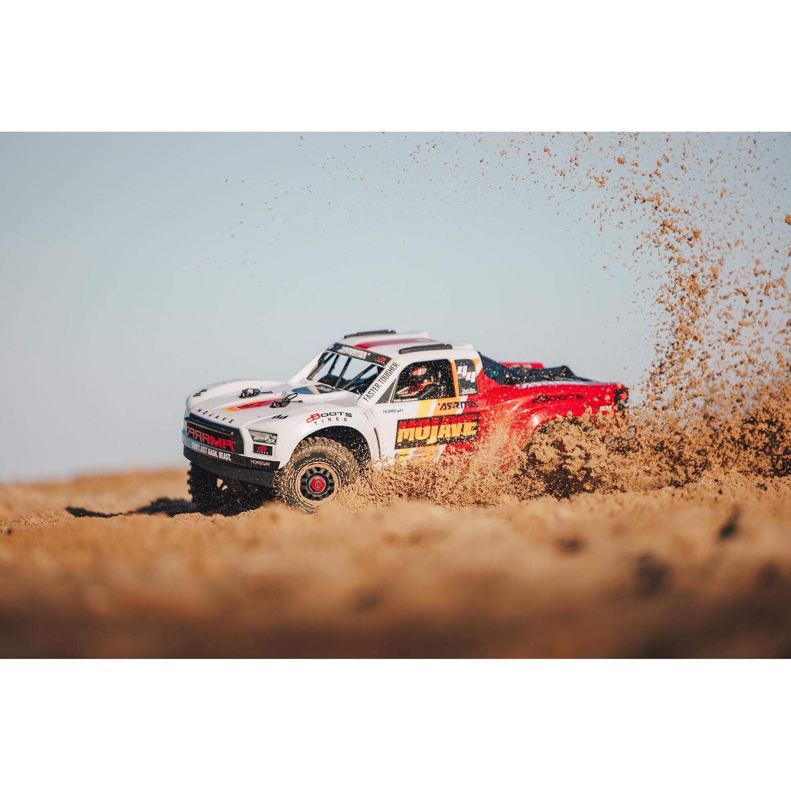Arrma 1/8 Mojave 4S 4x4 BLX Desert Truck RTR, White - ARA4404T1 - Breizh Modélisme.
