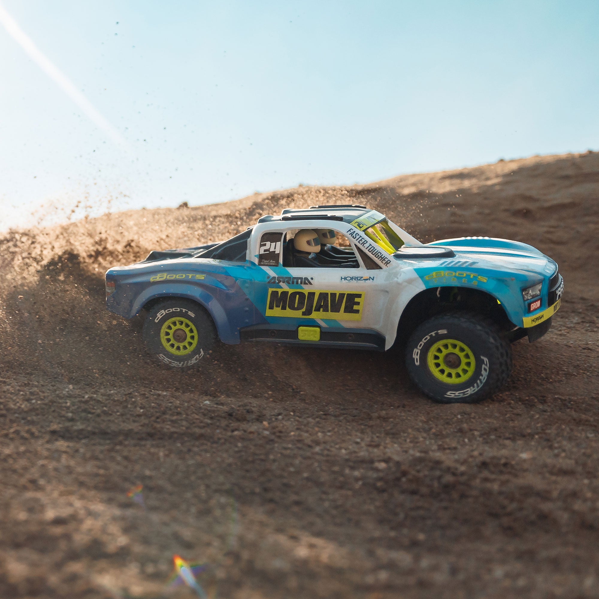 Arrma Mojave Grom Mega 1/16 380 4X4 Small Scale Desert Truck RTR blanc/bleu - Breizh Modélisme.