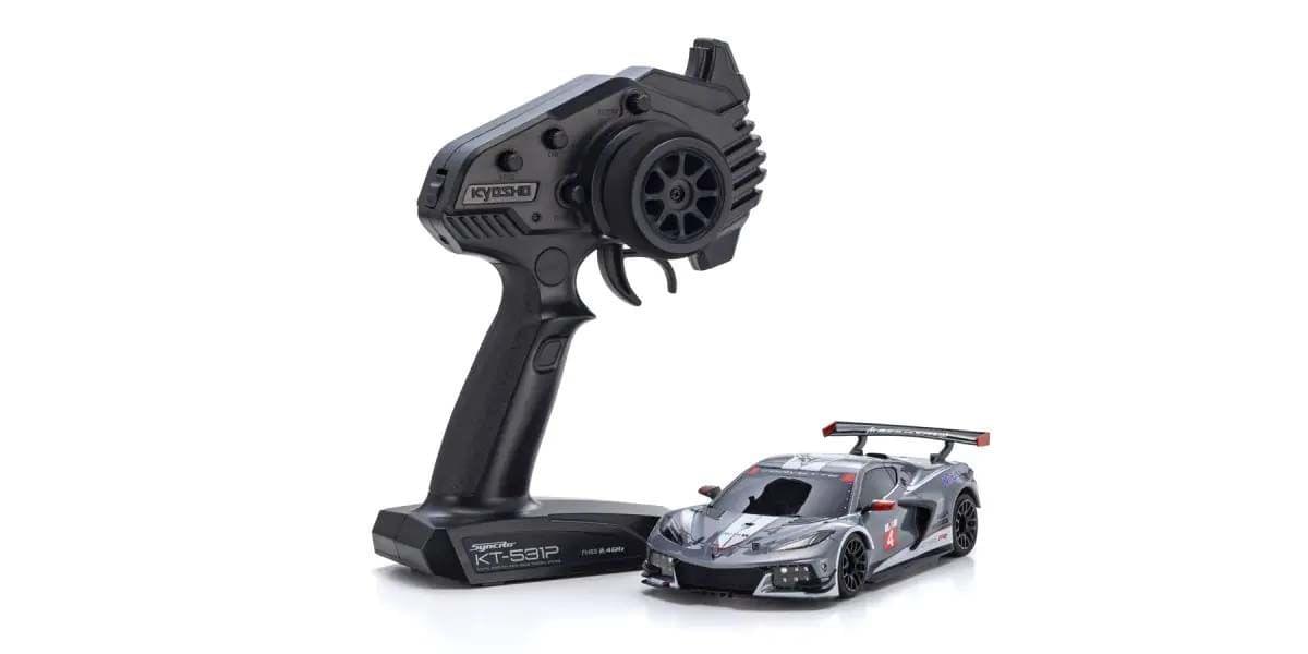Kyosho Mini-Z MR04 RWD Corvette C8-R Gun Metal/Blanc (W-MM/KT531P) K.32356GMW - Breizh Modélisme.