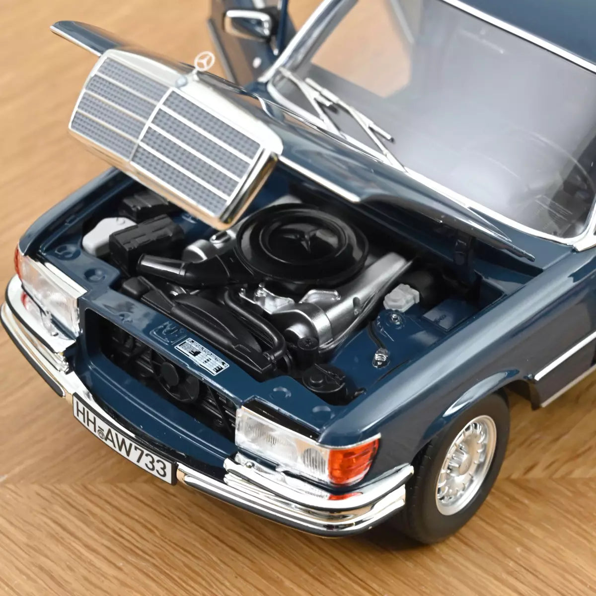 Voiture miniature collection 1/18 Mercedes-Benz 350 SEL 1979 Bleu Hansa Norev 183976