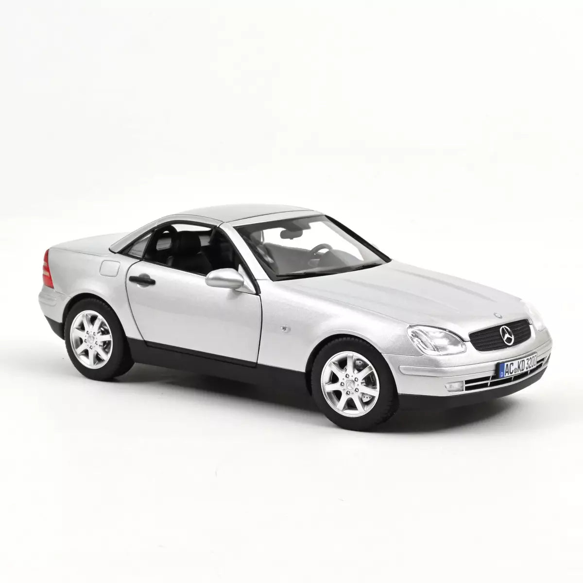 Voiture miniature collection 1/18 Mercedes-Benz SLK 1996 Argent Brillant Norev 183020