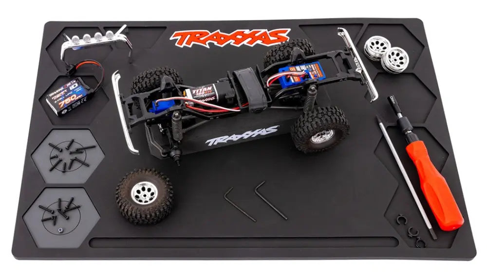 Tapis de réparation en caoutchouc robuste (33x48 cm) (13 x 19'') - Traxxas 3424 - Breizh Modélisme.