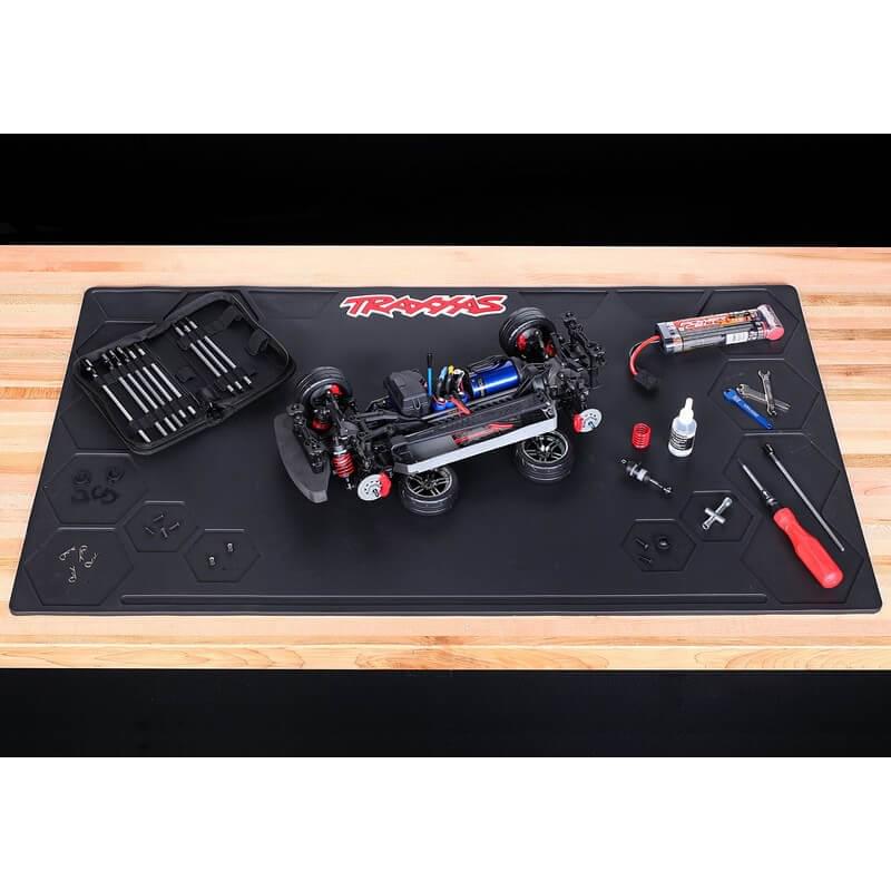 Traxxas 3426 Tapis de stand en caoutchouc robuste (91x51cm) - Breizh Modélisme.