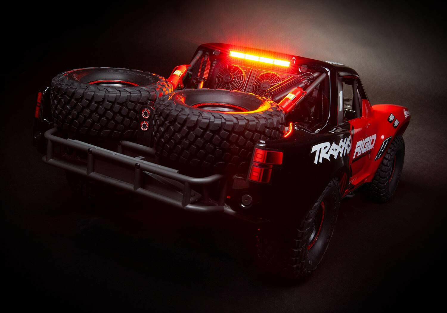 Traxxas 8485 Kit Leds + Alimentation amplificateur pour l'UDR - Breizh Modélisme.