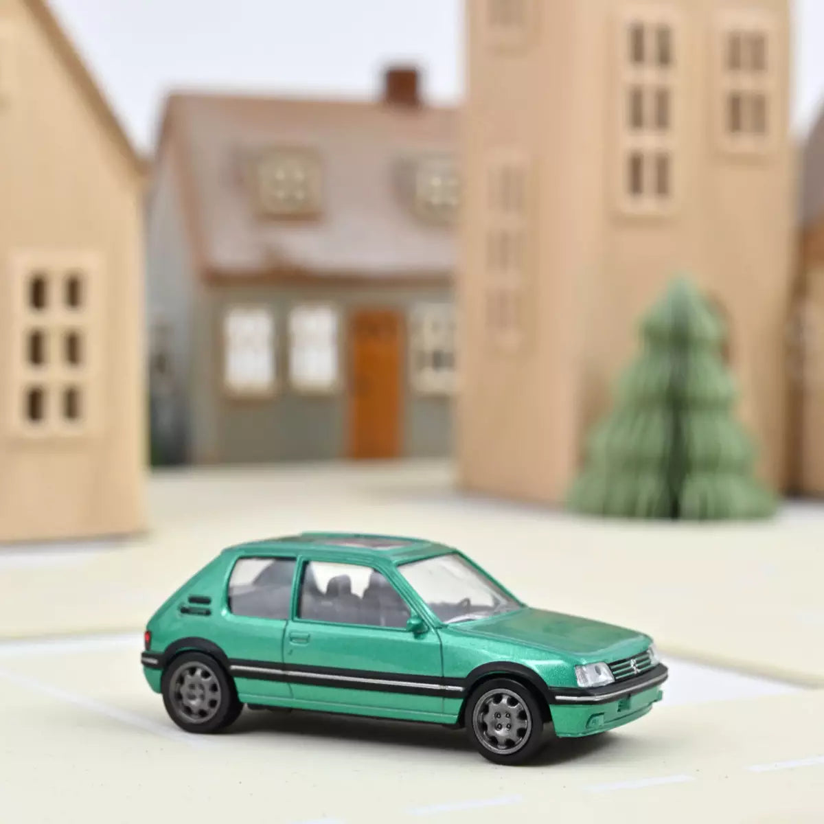 Voiture miniature 1/43 Peugeot 205 GTi 1992 Vert métallisé Jet-car Norev - Breizh Modélisme.
