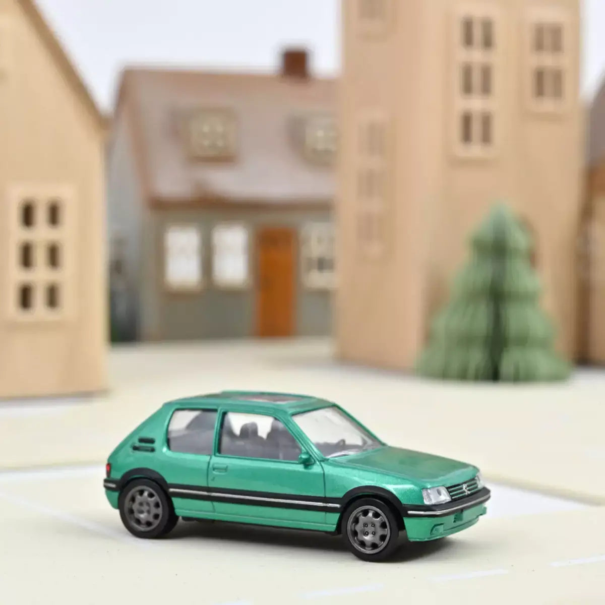 Voiture miniature 1/43 Peugeot 205 GTi 1992 Vert métallisé Jet-car Norev - Breizh Modélisme.