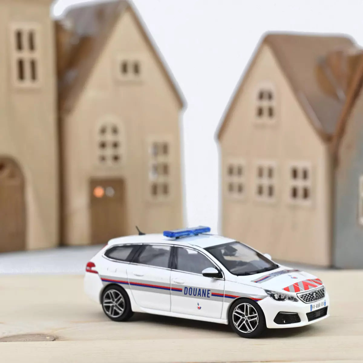 Voiture miniature collection 1/43 Peugeot 308 SW 2018 Douanes Norev 473941