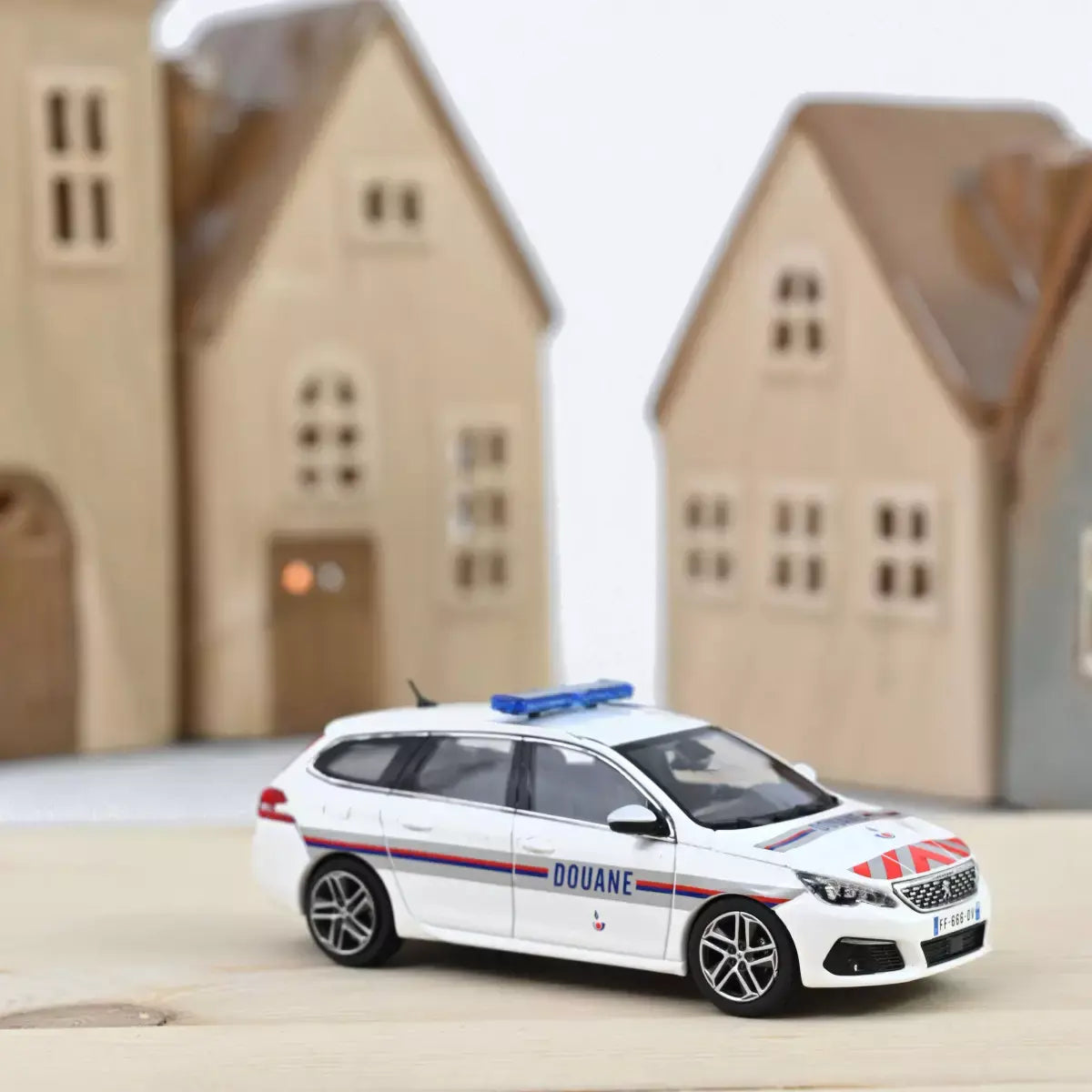 Voiture miniature collection 1/43 Peugeot 308 SW 2018 Douanes Norev 473941