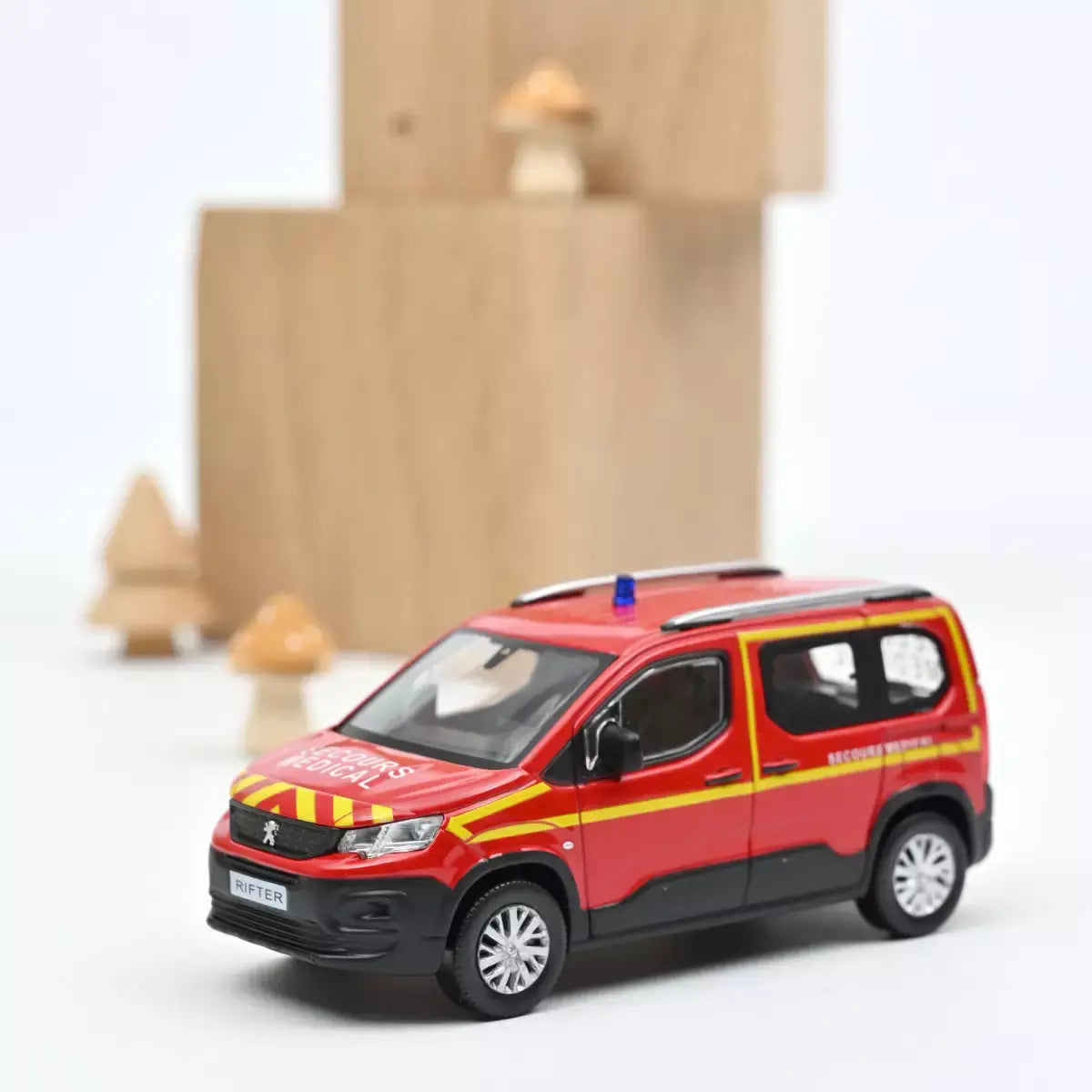 Voiture miniature collection 1/43 Peugeot Rifter 2019 Pompiers - Secours Médical Norev 479070