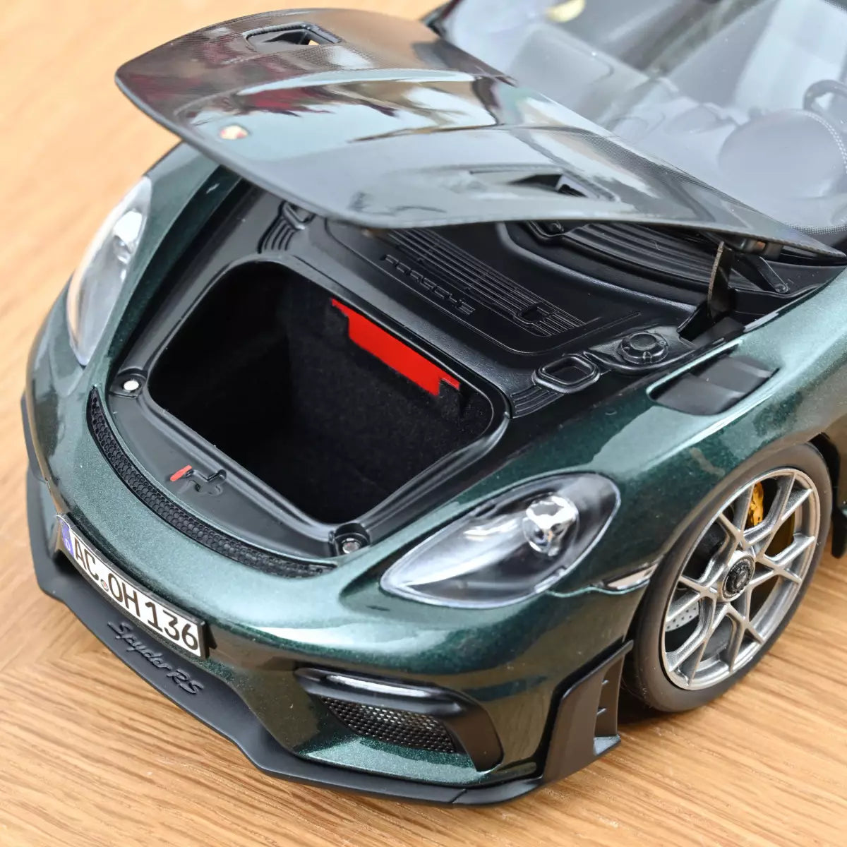 Voiture miniature collection 1/18 Porsche 718 Spyder RS Pack Weissach 2023 Forestgreenmetallic Norev 187272