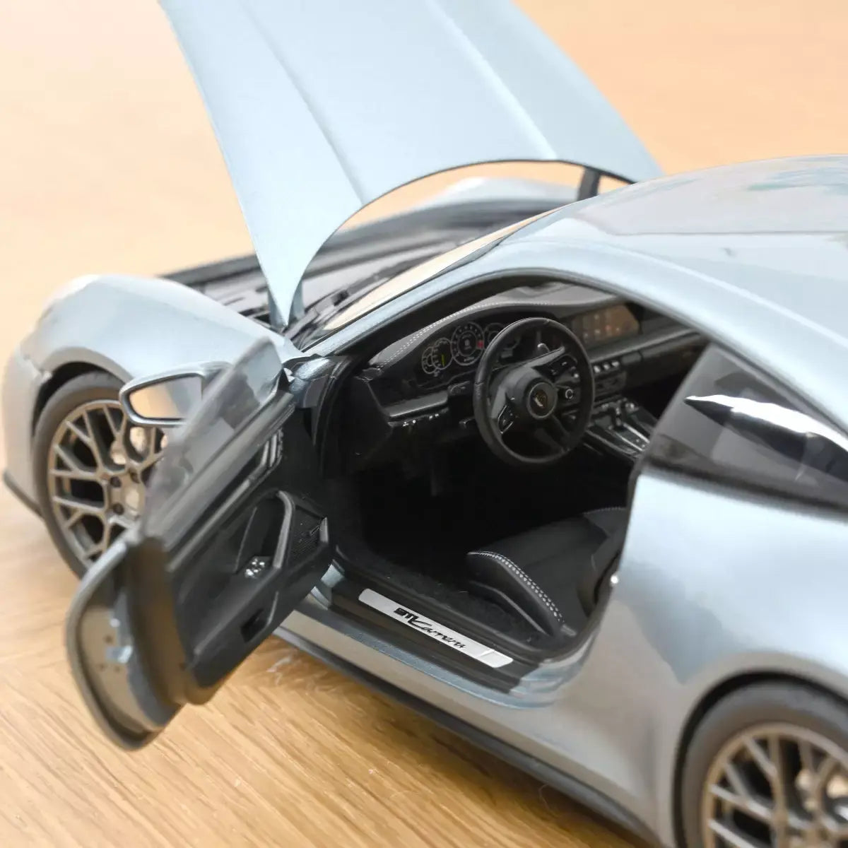Voiture miniature collection 1/18 Porsche 911 Carrera 2025 964 polarsilvermetallic Norev 187170