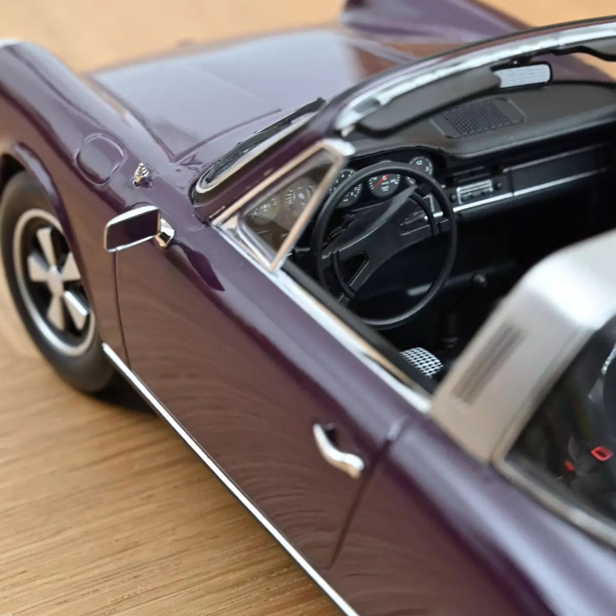 Voiture miniature collection 1/18 Porsche 911 E Targa 1971 Mauve Norev 187644