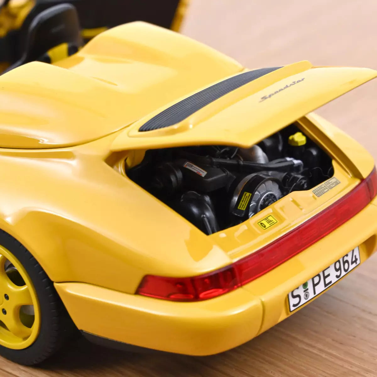 Voiture miniature collection 1/18 Porsche 911 Speedster Jaune Speed 1993 Norev 187130