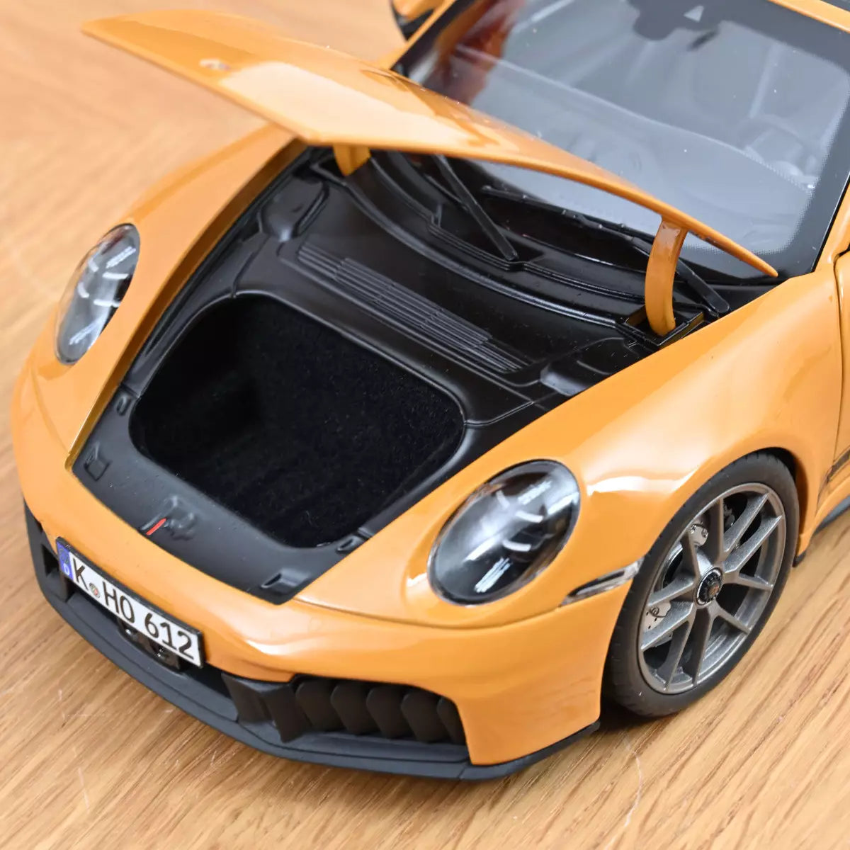 Voiture miniature collection 1/18 Porsche 911 Targa 4 GTS 2025 Jaune Bahama Norev 187190