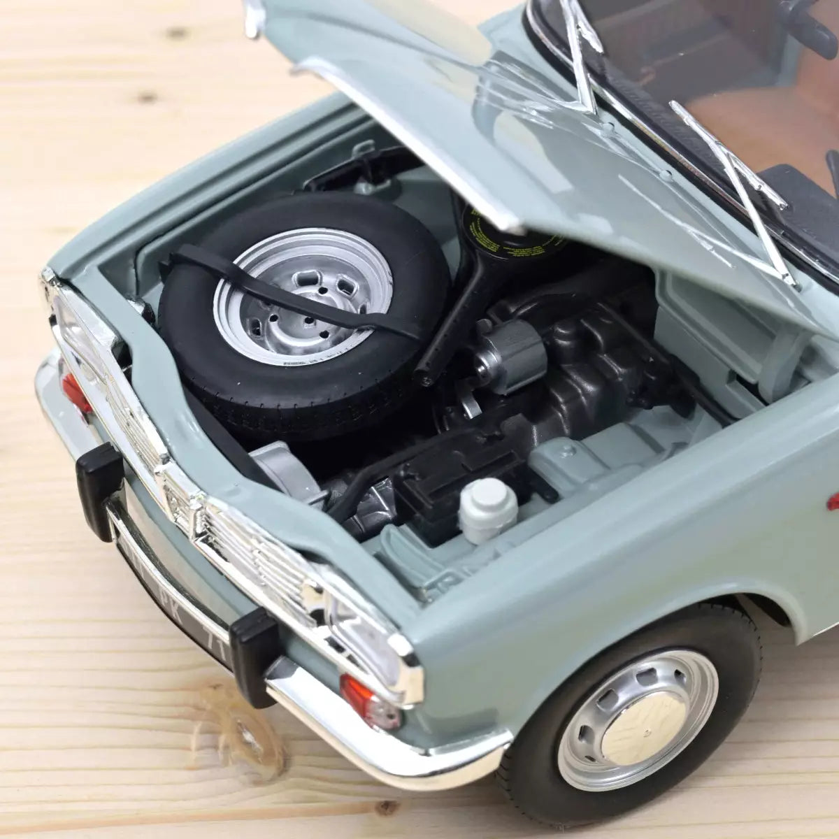 Voiture miniature collection 1/18 Renault 16 1968 Bleu clair Norev 185131