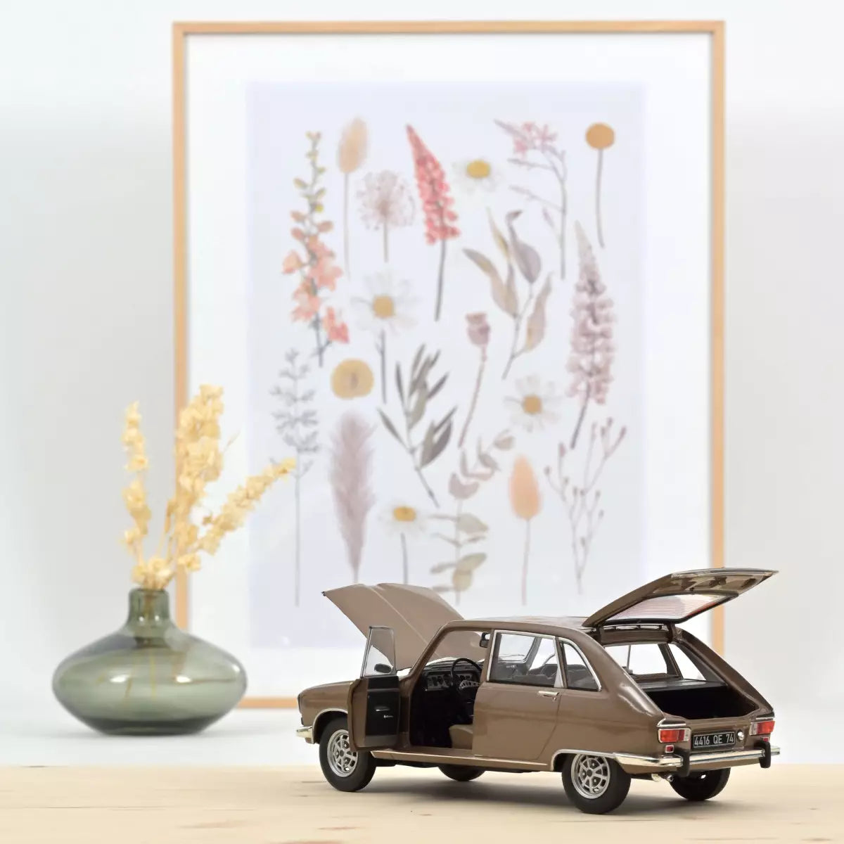 Voiture miniature collection 1/18 Renault 16 TX 1974 Beige métallisé Norev 185364