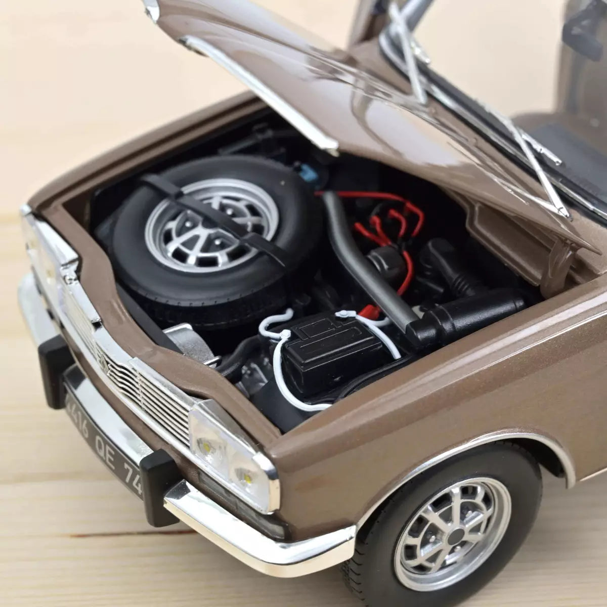 Voiture miniature collection 1/18 Renault 16 TX 1974 Beige métallisé Norev 185364