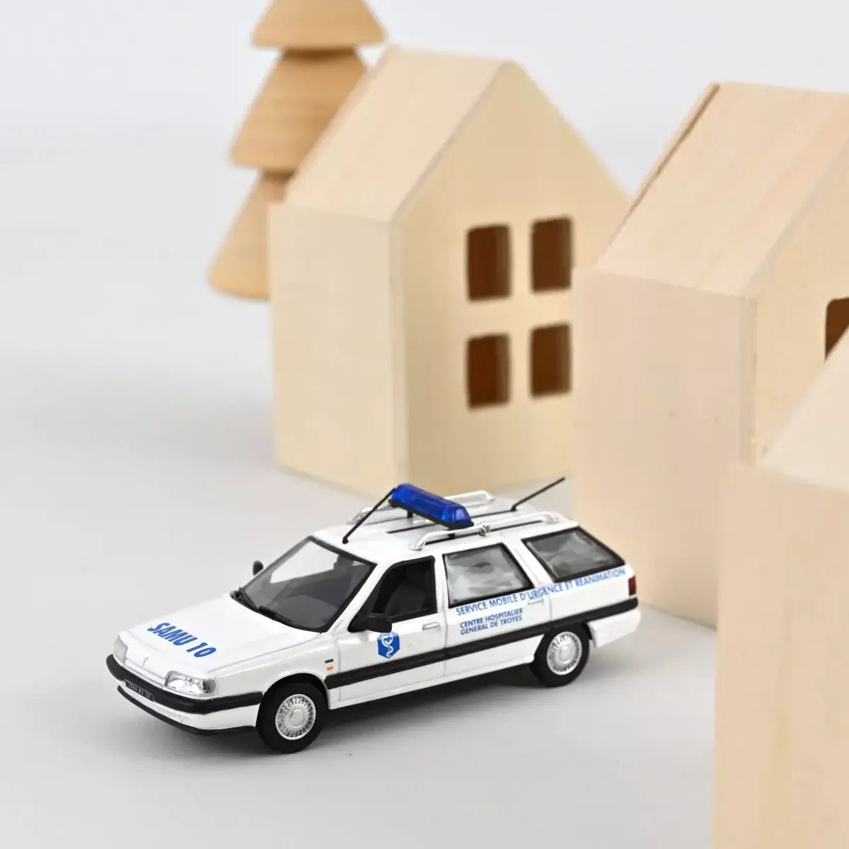 Voiture miniature collection 1/43 Renault 21 Nevada 1991 SAMU Norev 512137