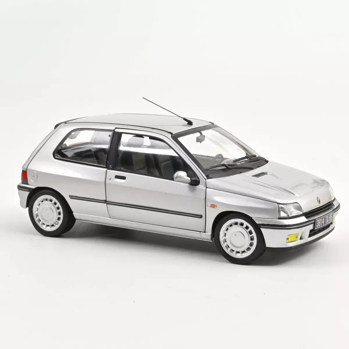 Voiture miniature collection 1/18 Renault Clio 16S 1992 Gris Iceberg Norev 185256